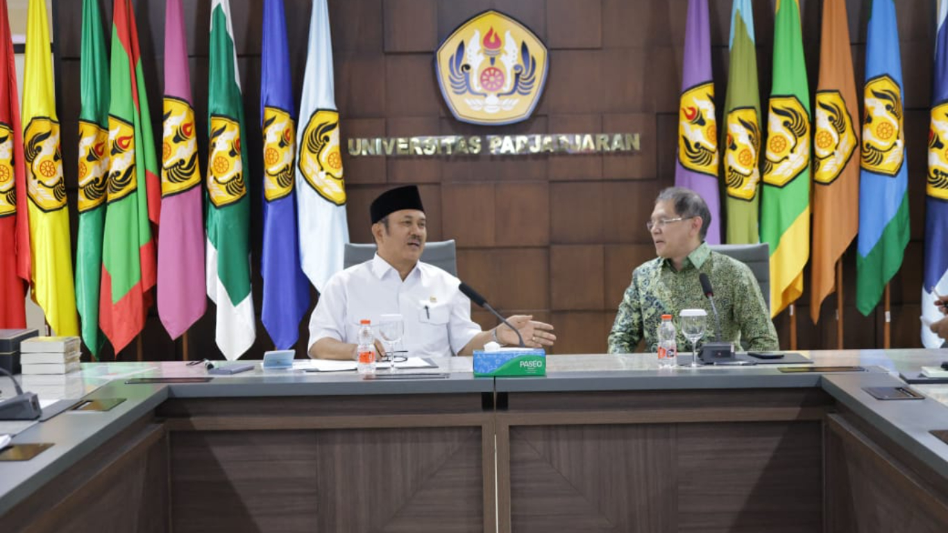 Minister Rachmat Pambudy Emphasizes Important Role Universities Play in Development During Unpad Visit