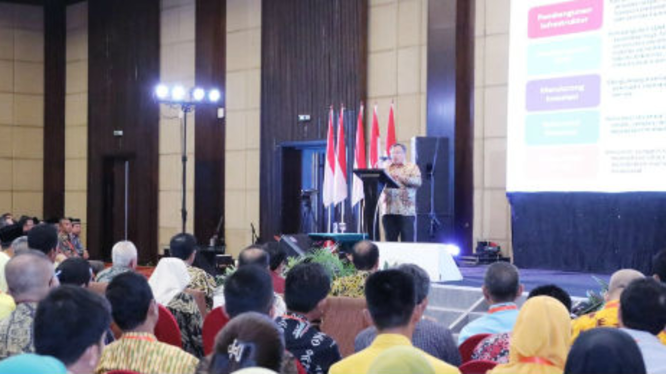 Menteri Bambang: Pembangunan Kalimantan Akan Diarahkan Kepada Percepatan Pertumbuhan, Diversifikasi Ekonomi, dan Pelestarian Alam