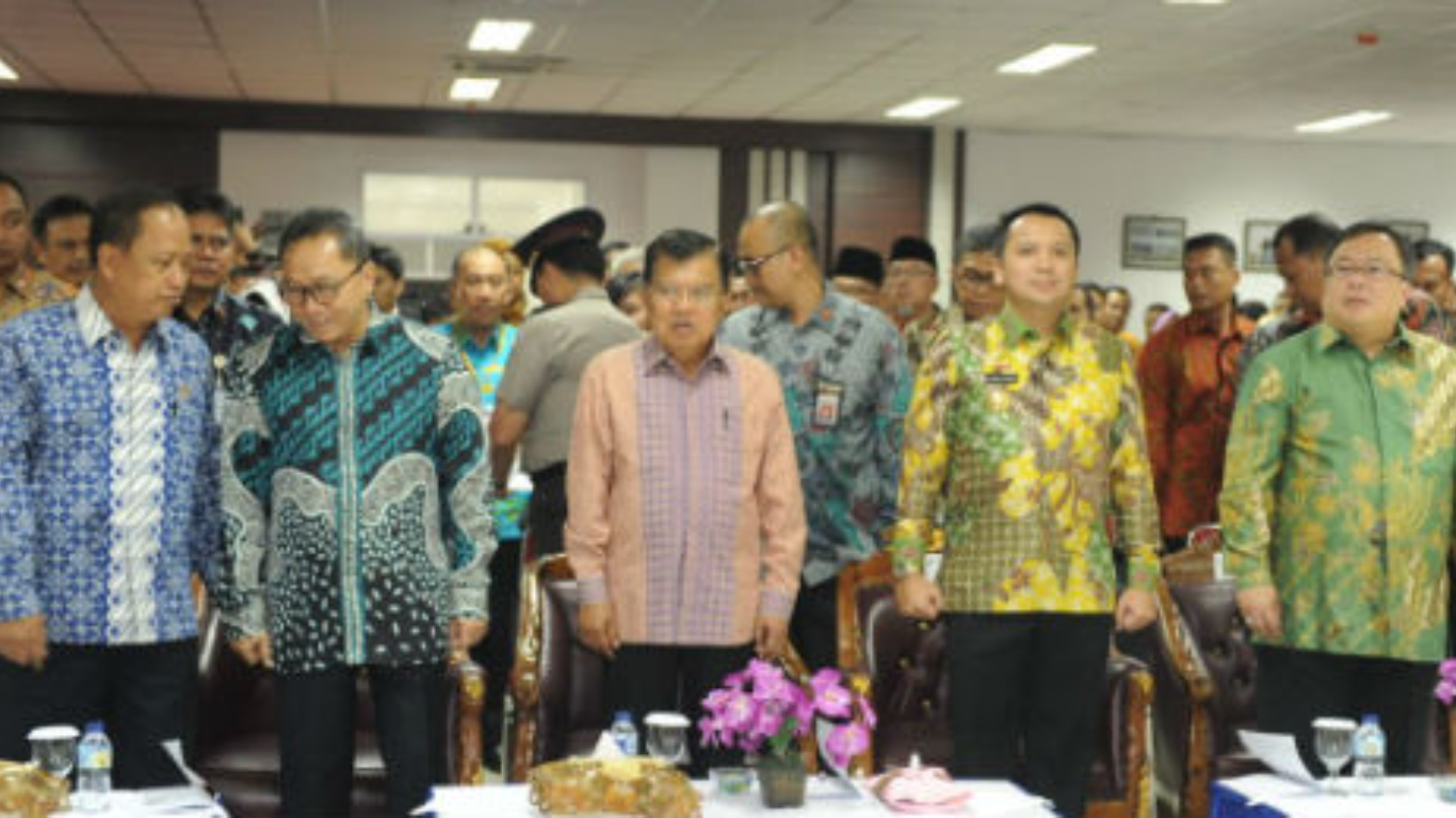Menteri Bambang Terima Penghargaan ITERA Adi Karsa Utama
