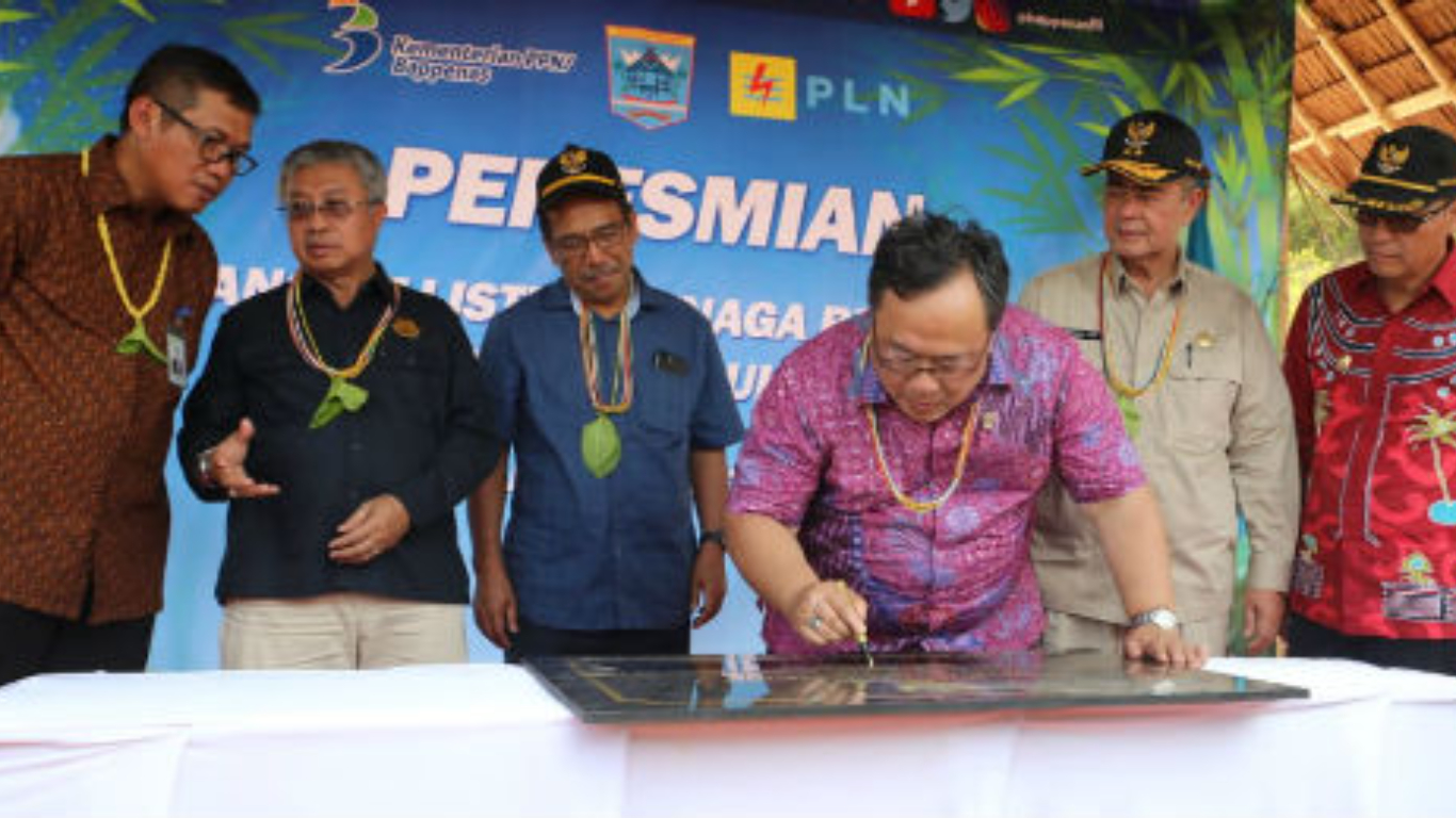 Resmikan Pembangkit Listrik Tenaga Biomassa Pertama di Asia Pasifik, Menteri Bambang: PLTBm Hemat Biaya Penyediaan Listrik Rp 14 Miliar per Tahun