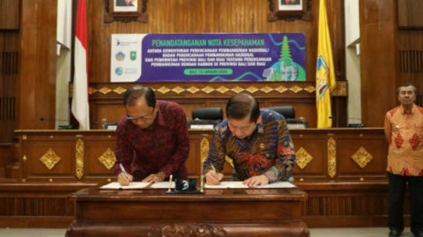 Dukung Pembangunan Rendah Karbon, Menteri Suharso Tandatangani Nota Kesepahaman dengan Gubernur Bali dan Gubernur Riau