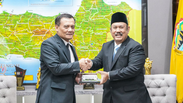 Kunjungan Kerja ke Semarang: Menteri Rachmat Pambudy Bahas Infrastruktur Jateng dan Sampaikan Orasi Ilmiah di UNNES