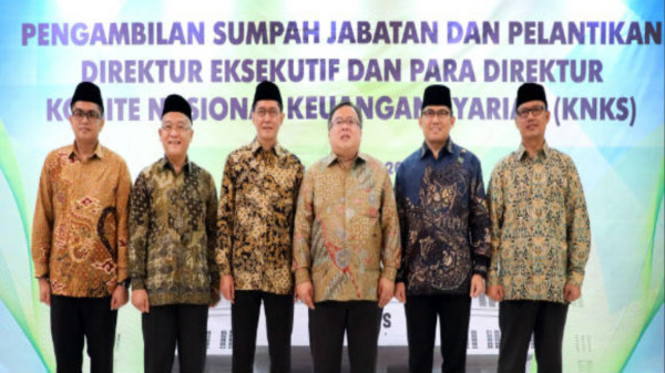 Menteri Bambang Brodjonegoro Melantik Pejabat Komite Nasional Keuangan Syariah