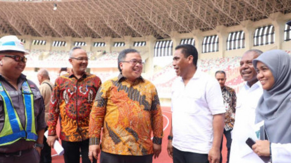 Tinjau Percepatan Pembangunan Papua, Menteri Bambang Kunjungi Stadion Papua Bangkit dan Jembatan Holtekamp